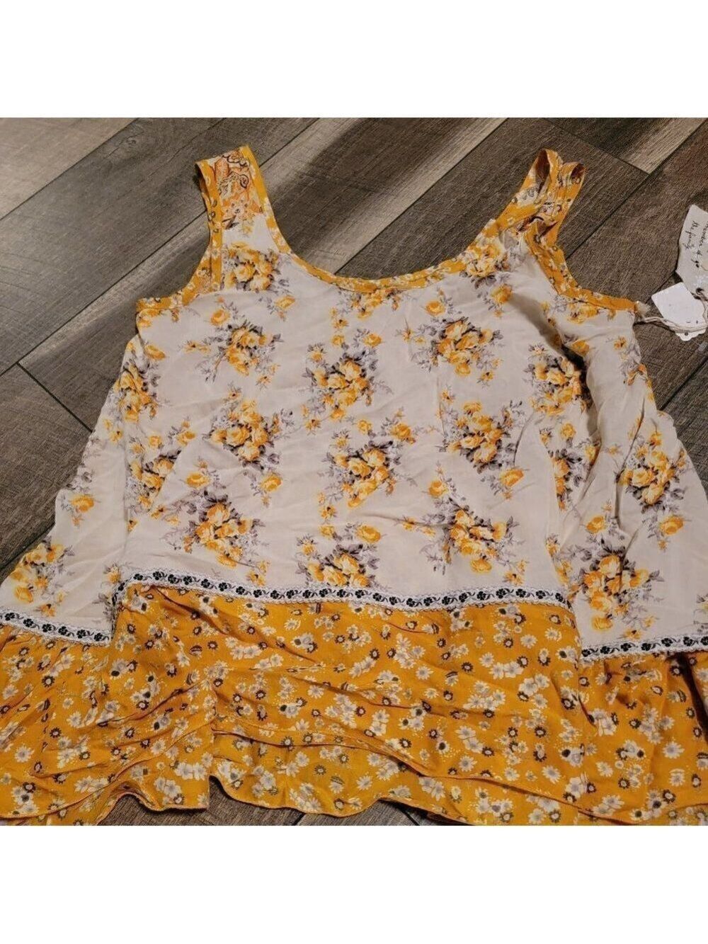 NWT - Ivy Jane - Cousin Earl tank top. Size small.